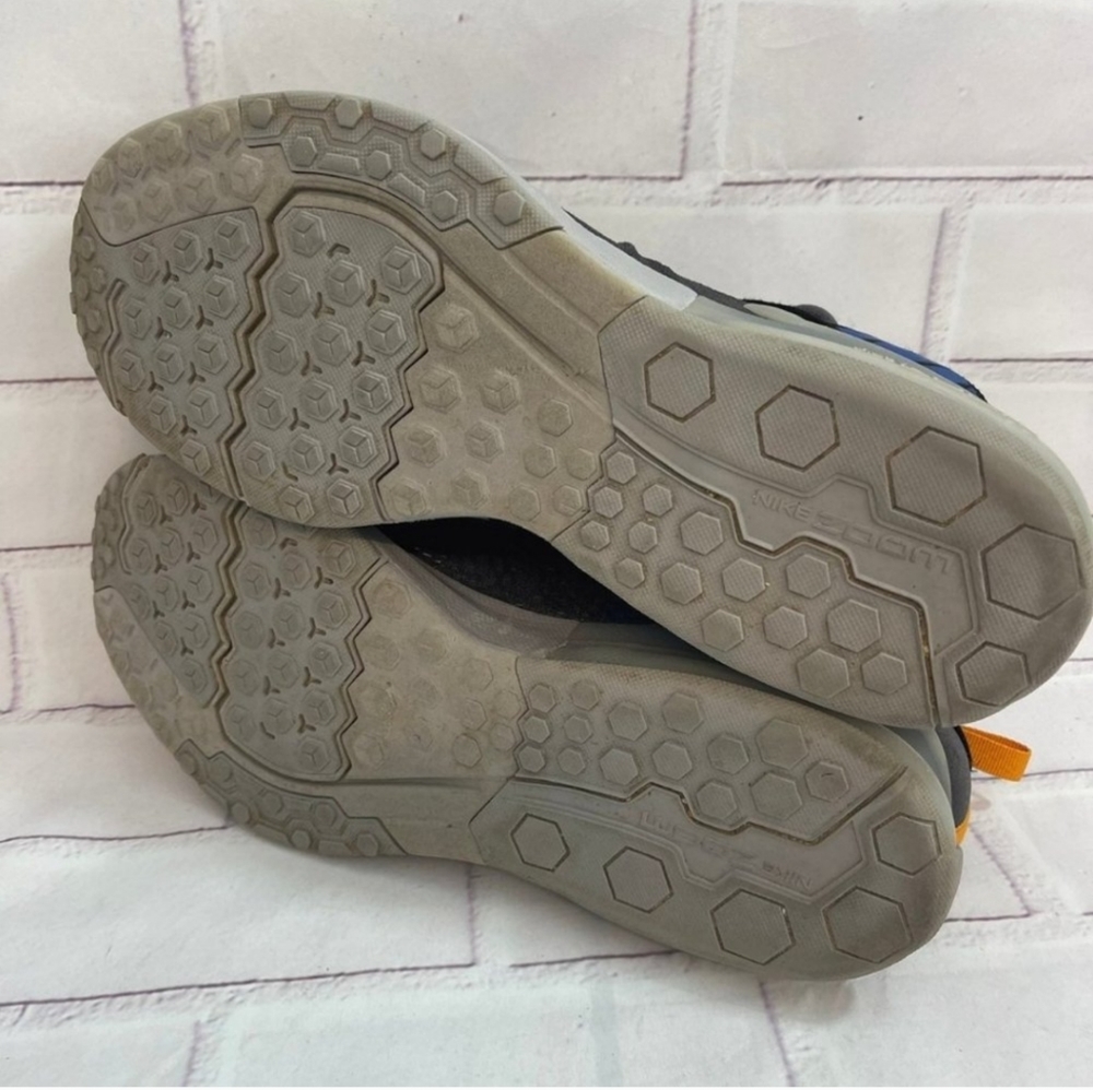 Nike shoes - Picture 9 of 9